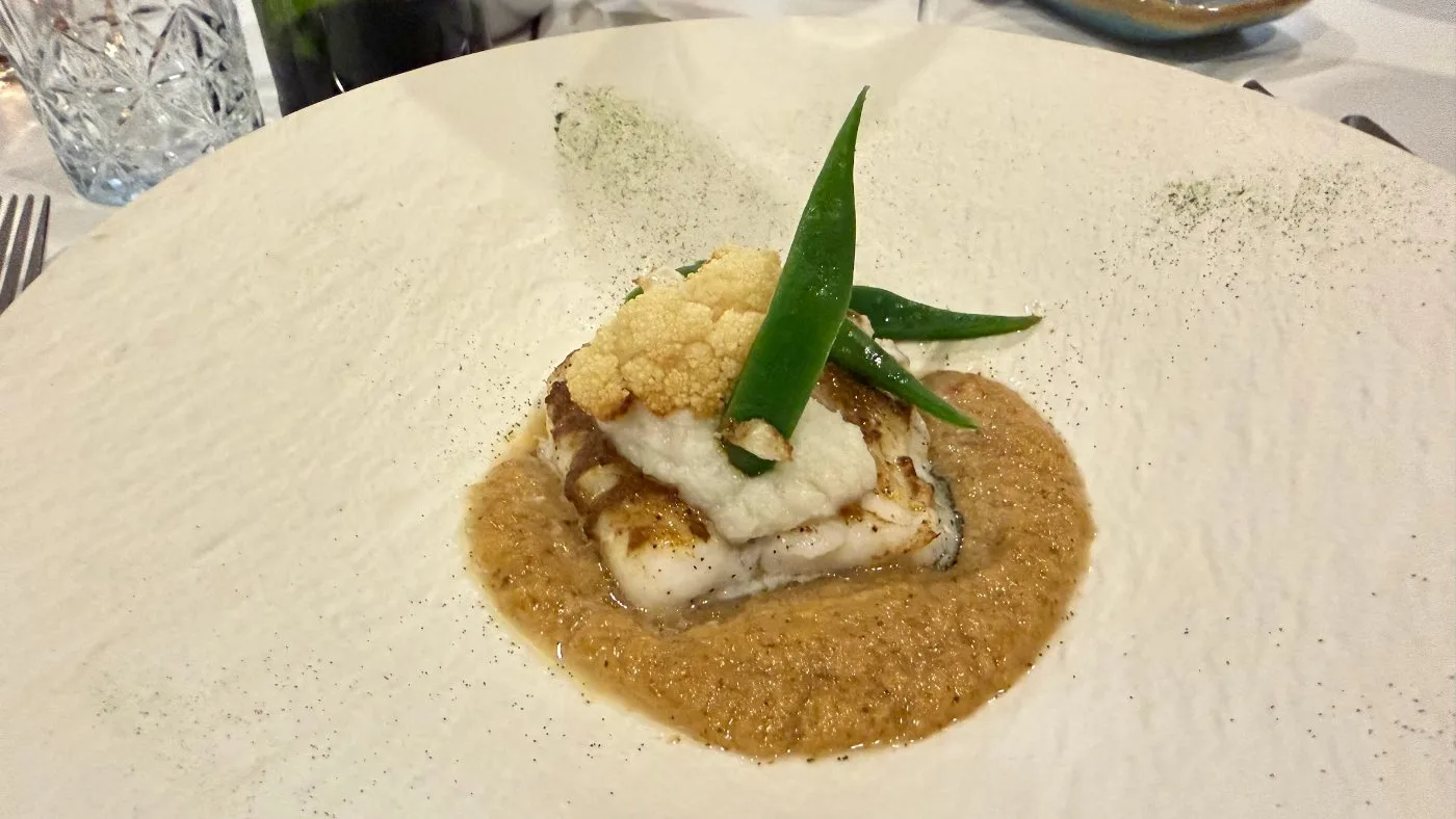 Voorbeeld van Kabeljauw met bali jus en bereidingen van bloemkool