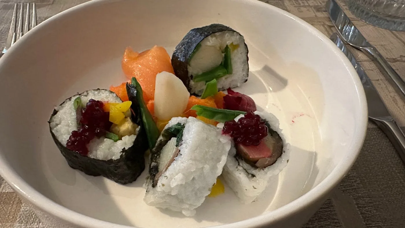 Voorbeeld van Sushi’s met asperges in 3 verschillende composities