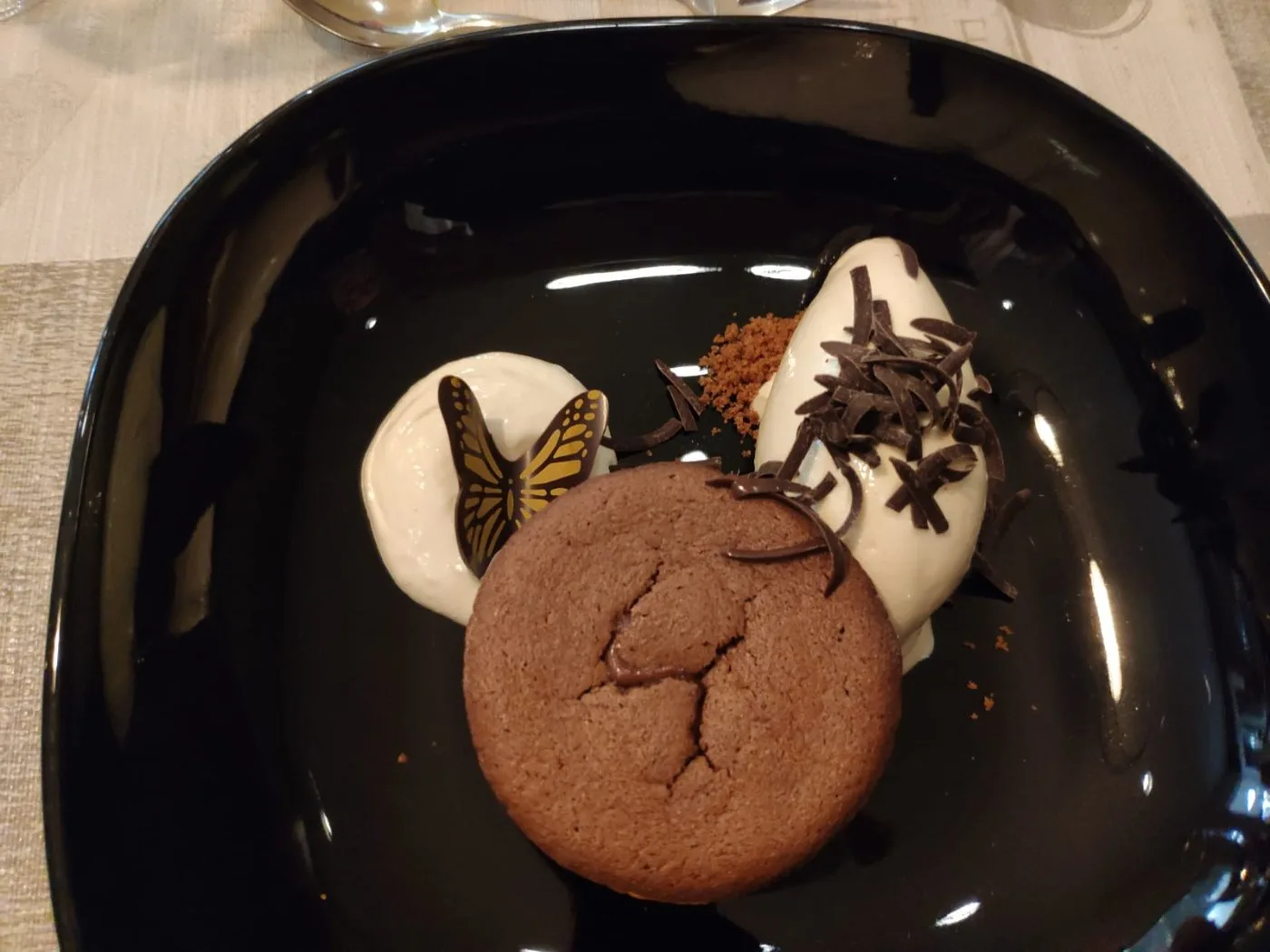 Voorbeeld van Lopend chocoladetaartje met appelstroopijs