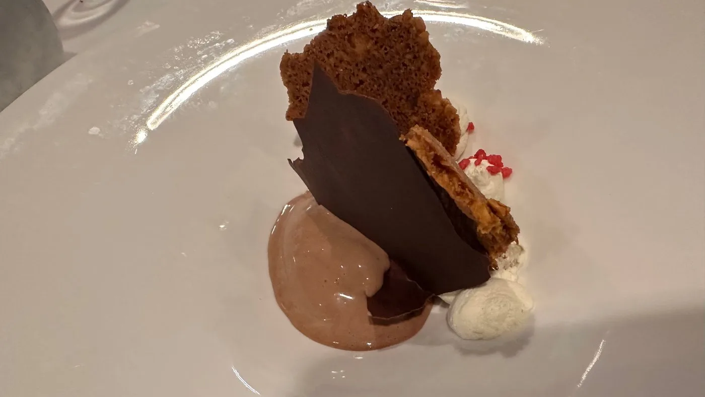 Foto van Chocolade-roomijs met kof fie-karamelcrème, hazelnootcrunch & cho krokant