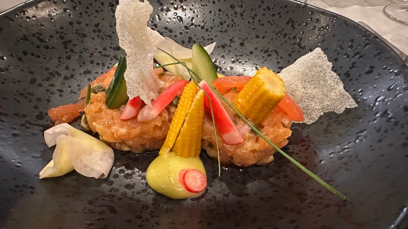 Voorbeeld van Zalmtartaar met radijs, en wasabimayonaise