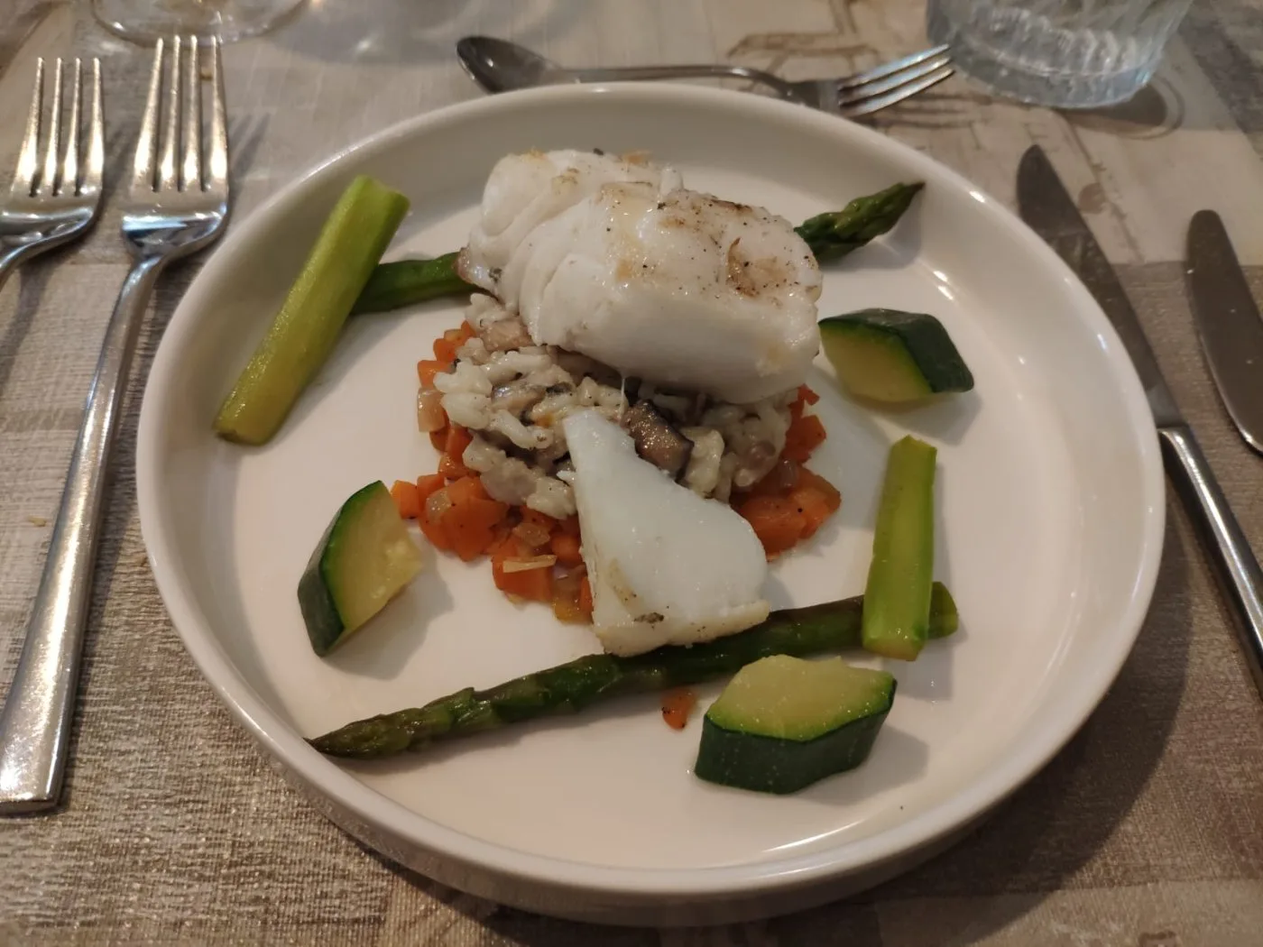 Voorbeeld van Snoekbaars op een bedje van wortel en risotto