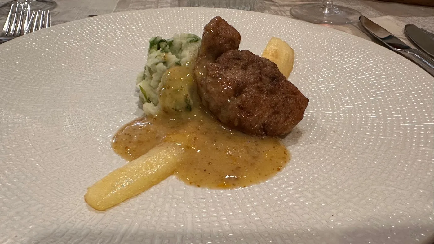 Voorbeeld van Krokante kalfszwezerik knolselderij en mosterdvinaigrette