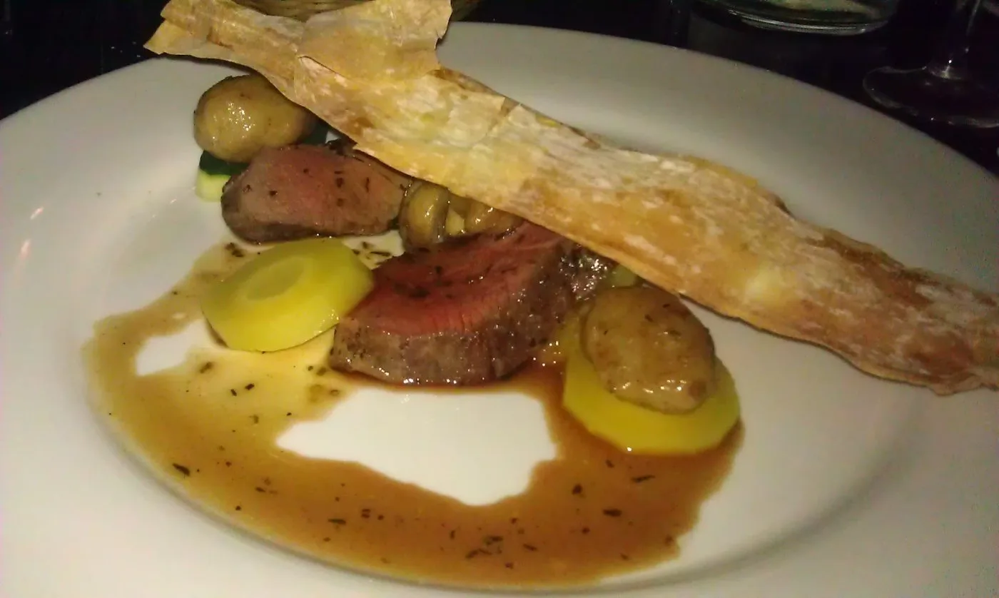 Voorbeeld van Gerookte asperge met lamsbout en gnocchi