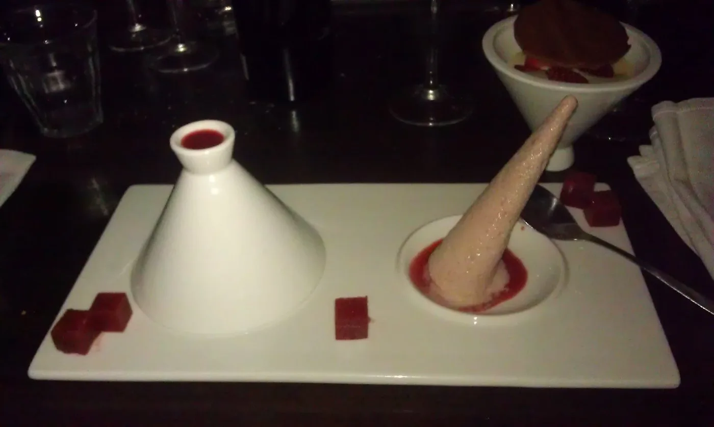 Voorbeeld van Aardbeien creatie met vanille sabayon