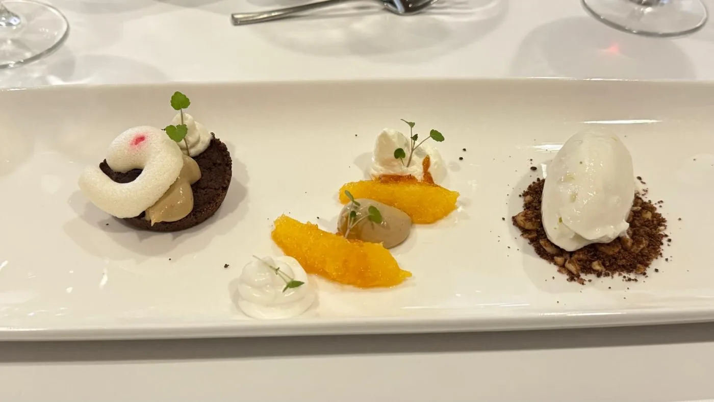 Voorbeeld van Tartelette van cacao met koffiecrème & gekarameliseerde sinaasappel