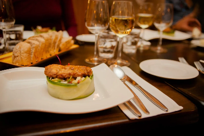 Voorbeeld van Salade met krokant gebakken zwezerik