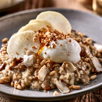 Voorbeeld van Risotto met paddenstoelen en koolrabi gepocheerd ei en Parmezaanse schuim